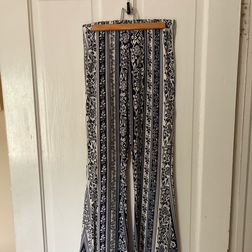 Blue and white patterned 70s pants
